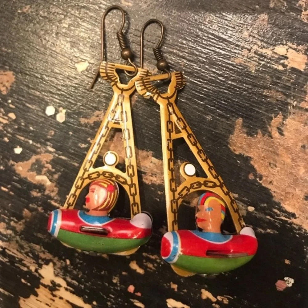 Steampunk metal airplane/pilot earrings - Picture 1 of 2